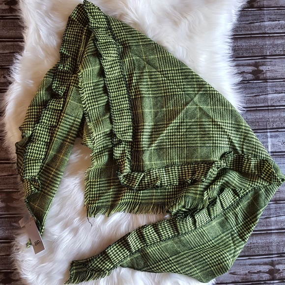 bp Accessories - 💋NWT BP Nordstrom Ruffle Plaid Triangle Scarf